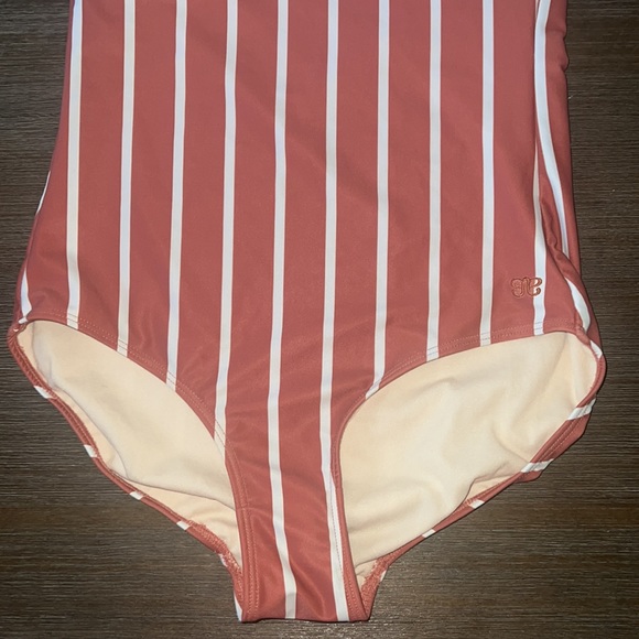 Albion Ruffle Shoulder One Piece - Picture 5 of 9